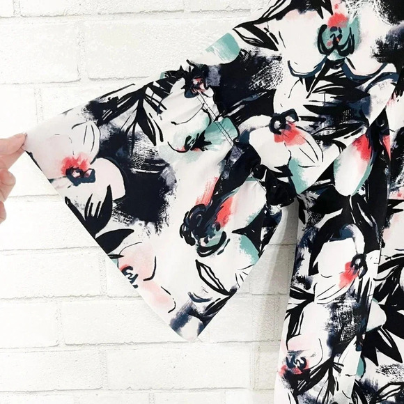 Lane Bryant Black Floral Bell Sleeve Open Front Jacket Blazer Plus Size 26/28P - Picture 4 of 8